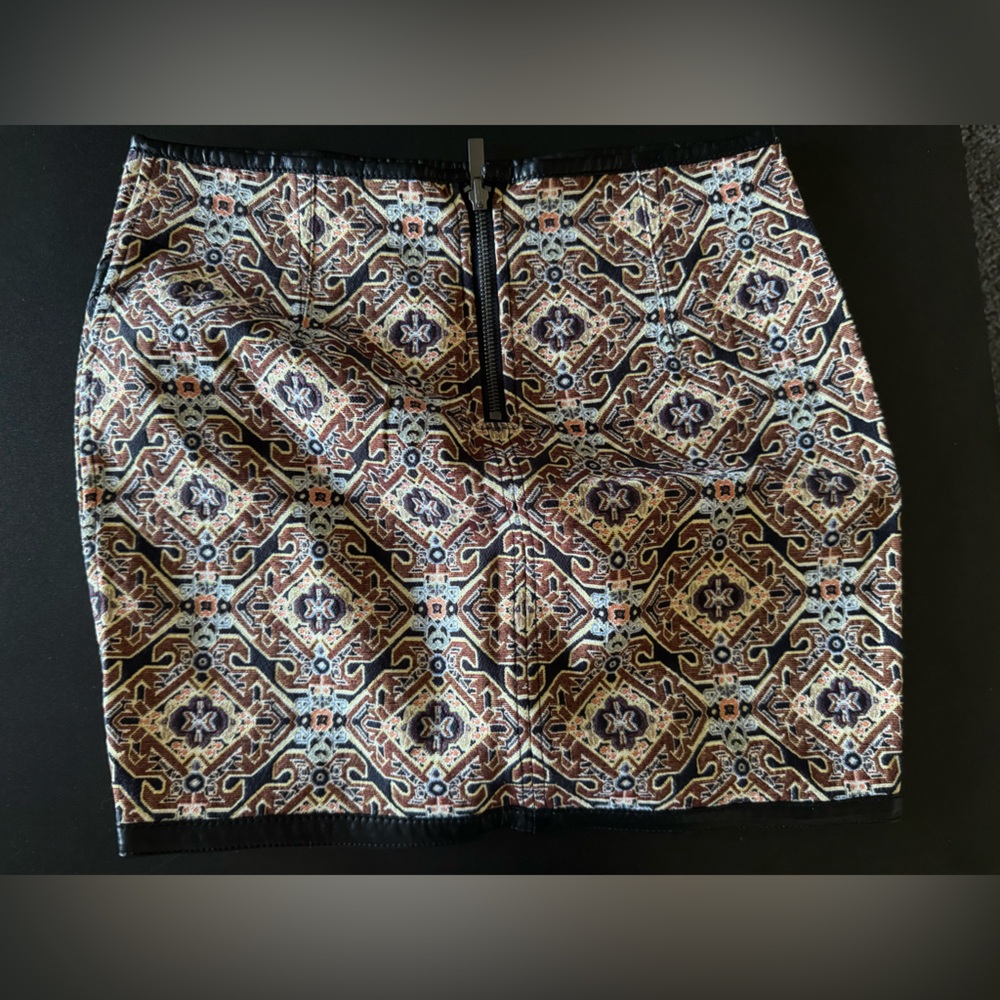 Express Geometric Pattern Mini skirt - Picture 3 of 6
